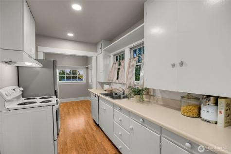 5706 35th Ave NE Seattle WA 98105