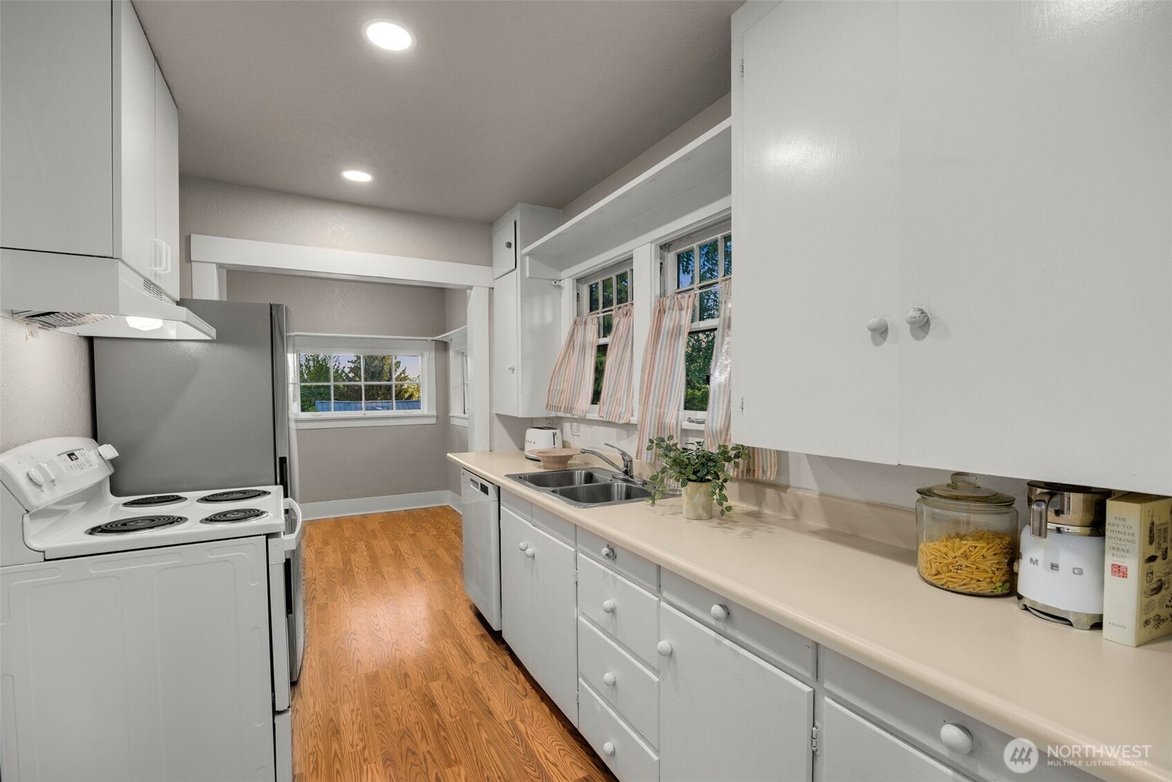 5706 35th Ave NE Seattle WA 98105