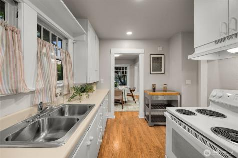 5706 35th Ave NE Seattle WA 98105