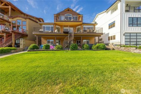 2031 W Terrace Avenue Chelan WA 98816