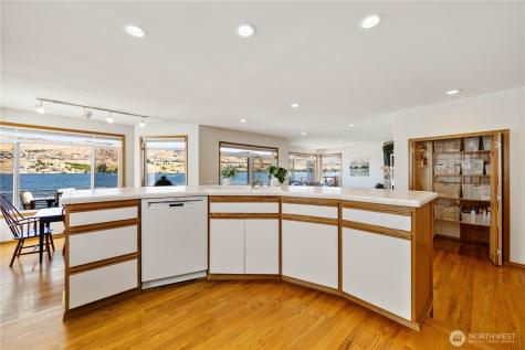 2031 W Terrace Avenue Chelan WA 98816