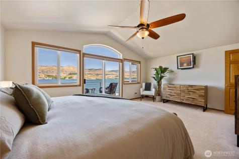 2031 W Terrace Avenue Chelan WA 98816
