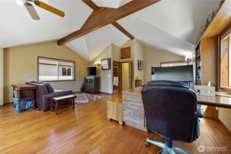 2031 W Terrace Avenue Chelan WA 98816