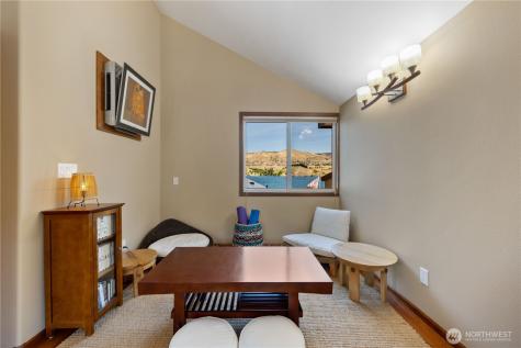 2031 W Terrace Avenue Chelan WA 98816