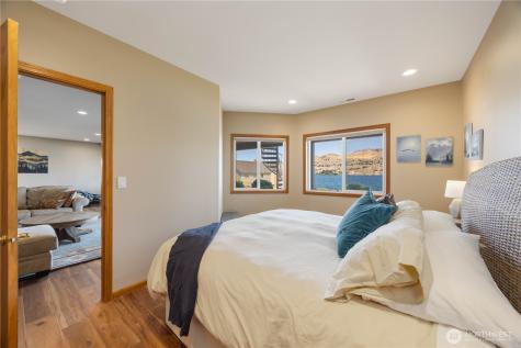 2031 W Terrace Avenue Chelan WA 98816