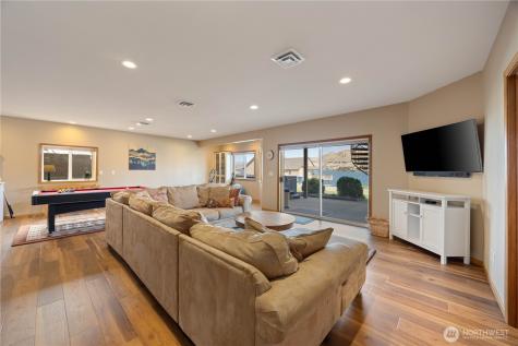 2031 W Terrace Avenue Chelan WA 98816
