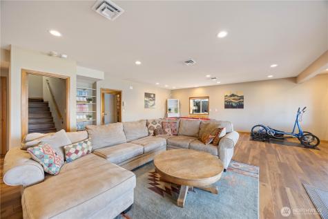 2031 W Terrace Avenue Chelan WA 98816