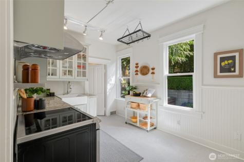 2516 3rd Avenue W Seattle WA 98119