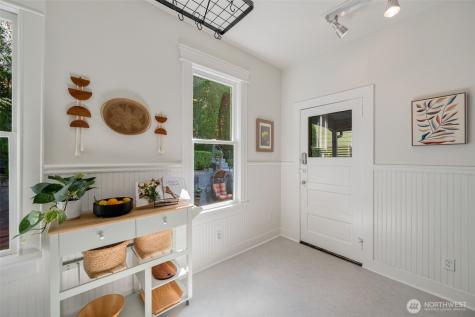 2516 3rd Avenue W Seattle WA 98119