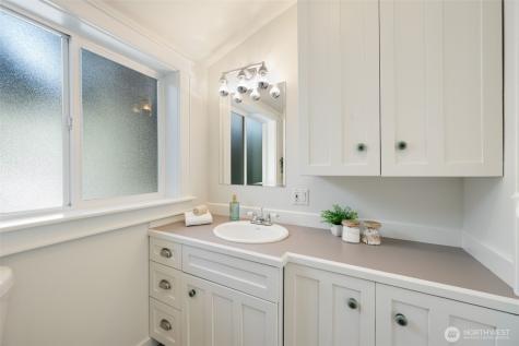 2516 3rd Avenue W Seattle WA 98119