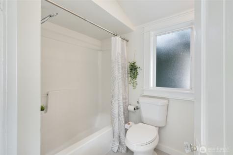 2516 3rd Avenue W Seattle WA 98119