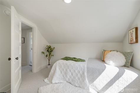 2516 3rd Avenue W Seattle WA 98119