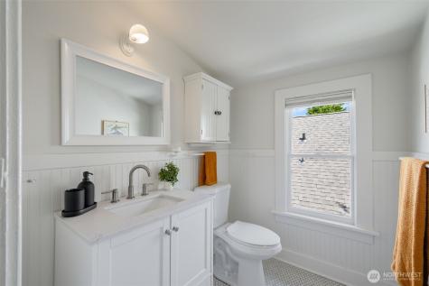 2516 3rd Avenue W Seattle WA 98119