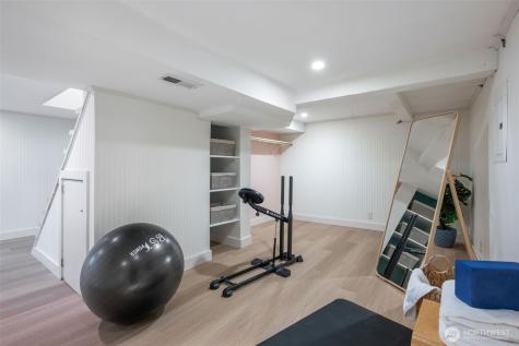 2516 3rd Avenue W Seattle WA 98119
