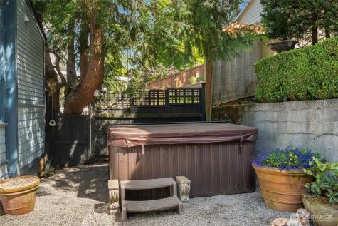2516 3rd Avenue W Seattle WA 98119