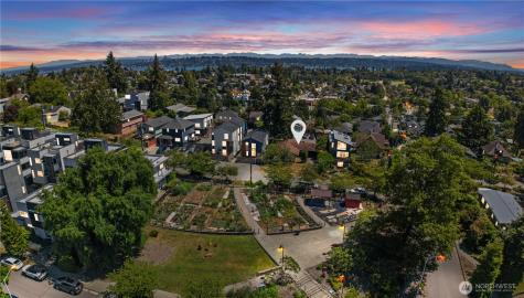 4448 33rd Seattle WA 98118