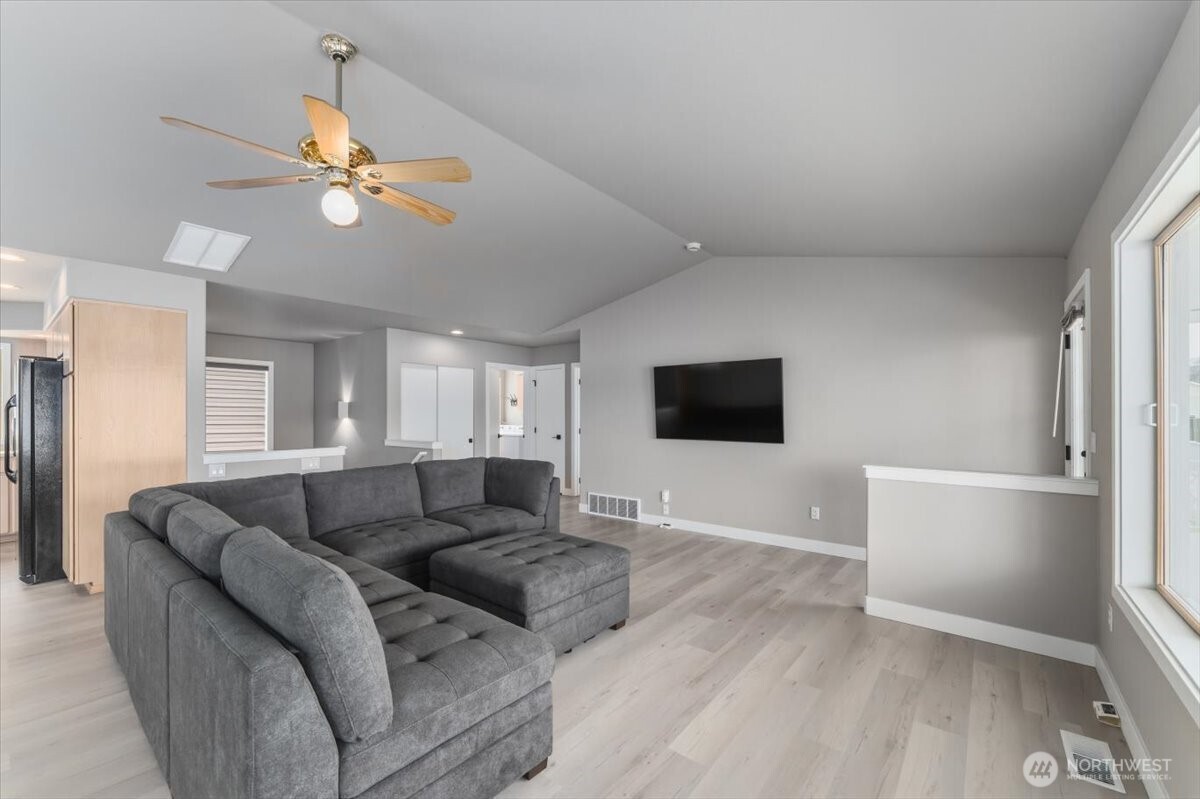 1496 S Lakeshore Road Chelan WA 98816