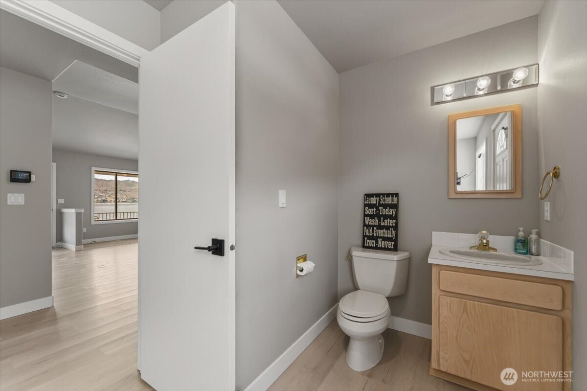1496 S Lakeshore Road Chelan WA 98816