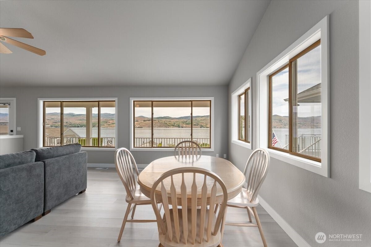 1496 S Lakeshore Road Chelan WA 98816