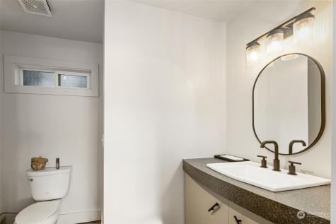 25960 Central Avenue NE Kingston WA 98346