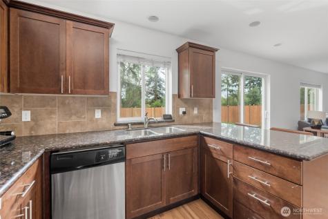 1077 NW Longview Drive Oak Harbor WA 98277