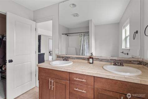 1077 NW Longview Drive Oak Harbor WA 98277