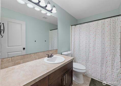 1077 NW Longview Drive Oak Harbor WA 98277