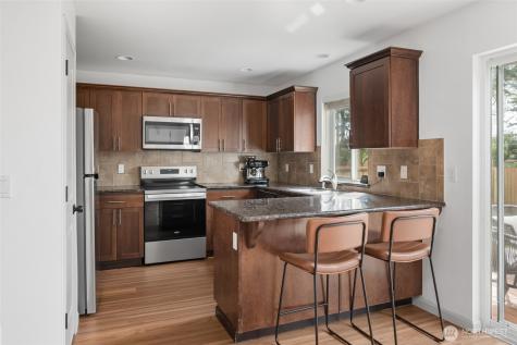 1077 NW Longview Drive Oak Harbor WA 98277