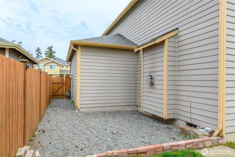 1077 NW Longview Drive Oak Harbor WA 98277