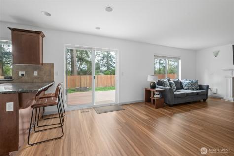 1077 NW Longview Drive Oak Harbor WA 98277