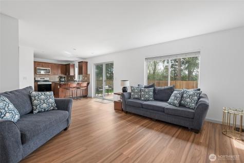 1077 NW Longview Drive Oak Harbor WA 98277