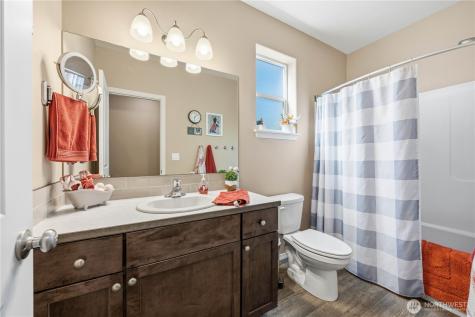 609 N Bradley Street Chelan WA 98816
