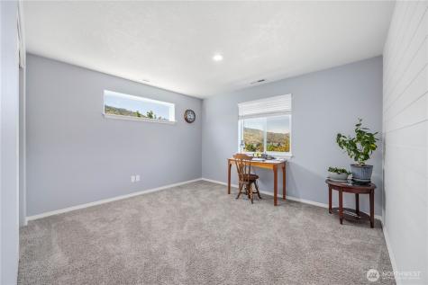 609 N Bradley Street Chelan WA 98816