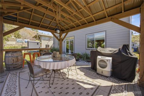 609 N Bradley Street Chelan WA 98816