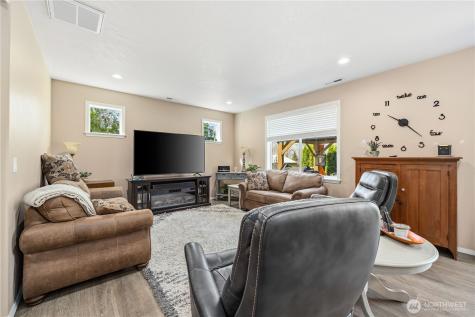 609 N Bradley Street Chelan WA 98816