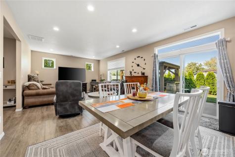 609 N Bradley Street Chelan WA 98816