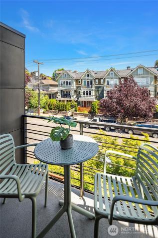 219 12th Avenue E Seattle WA 98102