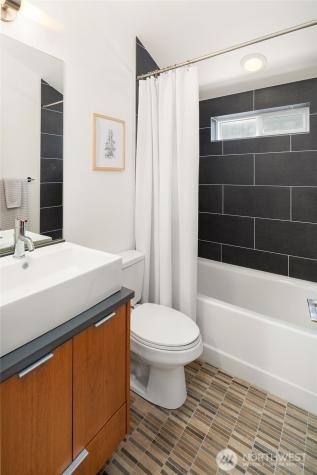 219 12th Avenue E Seattle WA 98102