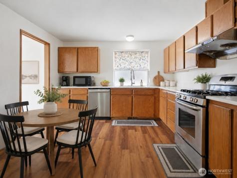 512 N 104th Street Seattle WA 98133