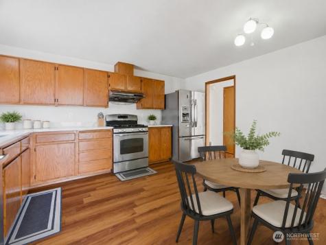 512 N 104th Street Seattle WA 98133