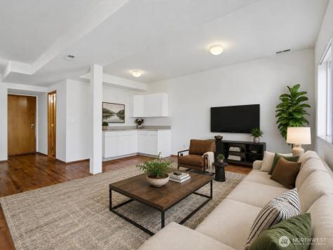 512 N 104th Street Seattle WA 98133