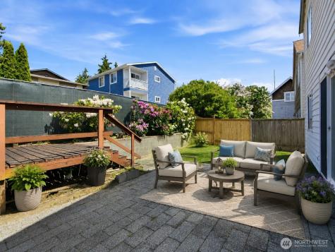 512 N 104th Street Seattle WA 98133