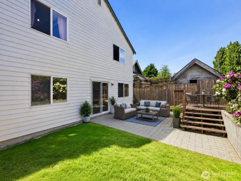 512 N 104th Street Seattle WA 98133