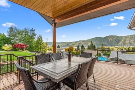 25 Harvey Lewis Lane Manson WA 98831