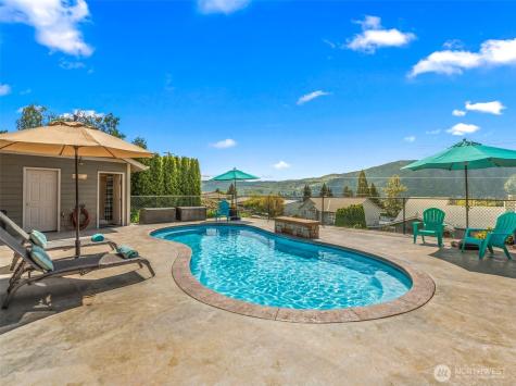25 Harvey Lewis Lane Manson WA 98831