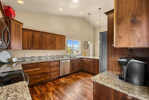 25 Harvey Lewis Lane Manson WA 98831