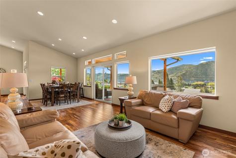 25 Harvey Lewis Lane Manson WA 98831