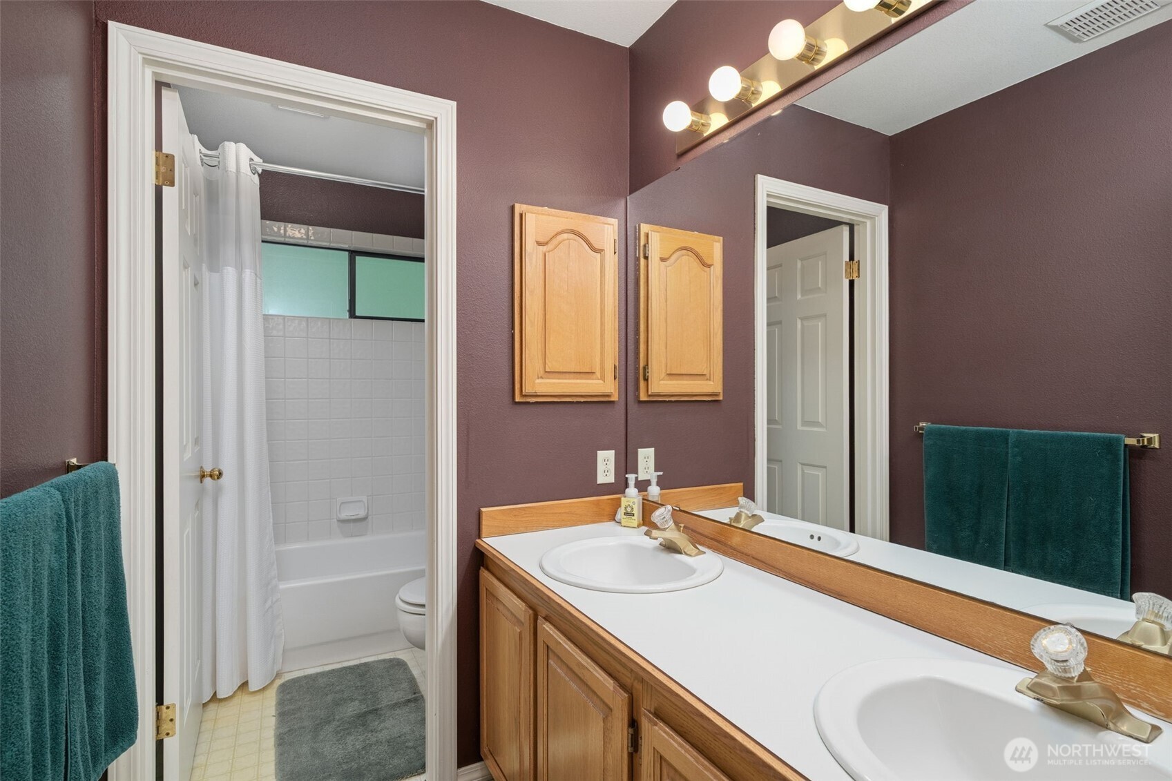 2825 NW Pine Cone Drive Issaquah WA 98027