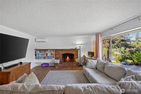 2684 Olympic Drive Oak Harbor WA 98277
