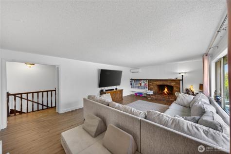 2684 Olympic Drive Oak Harbor WA 98277